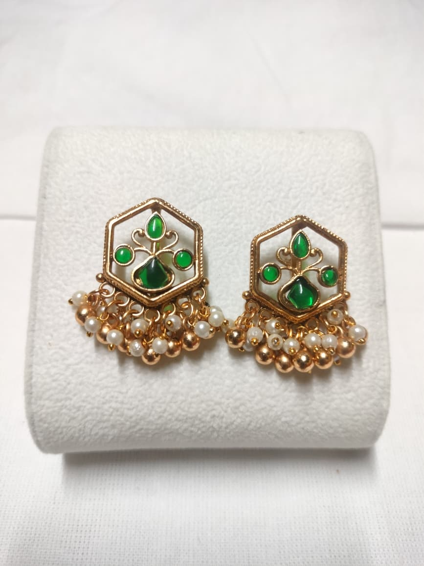Green stone chocker