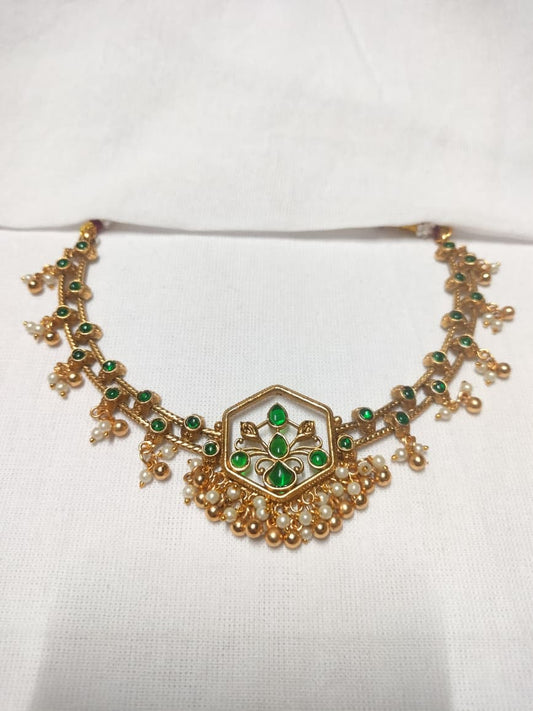 Green stone chocker
