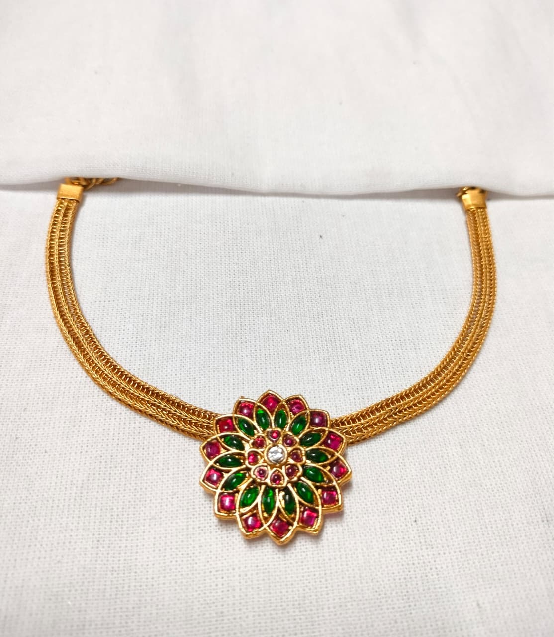 Floral pedant necklace