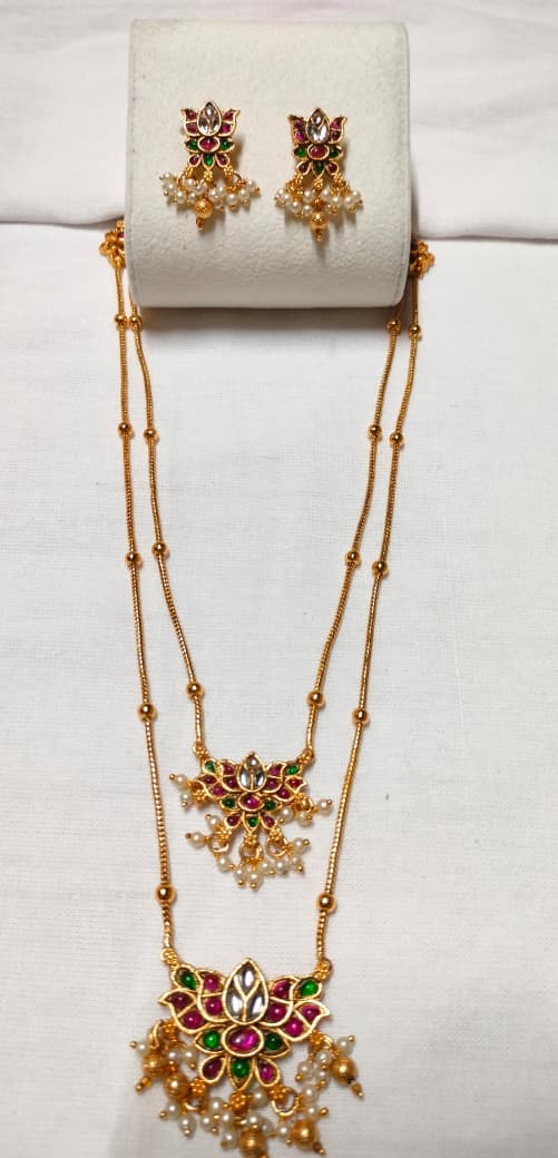 Layered lotus pendant mala