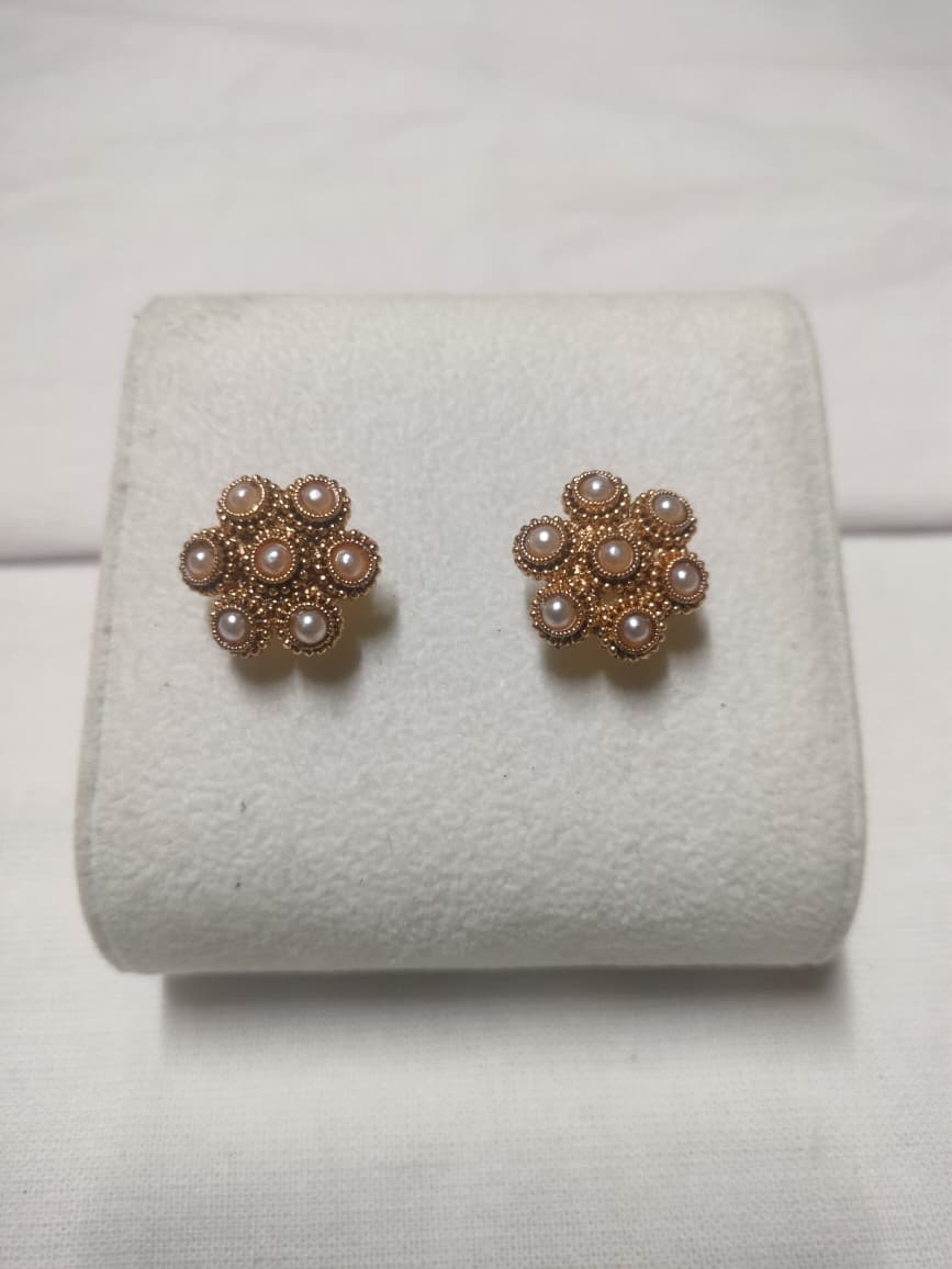 White stone necklace